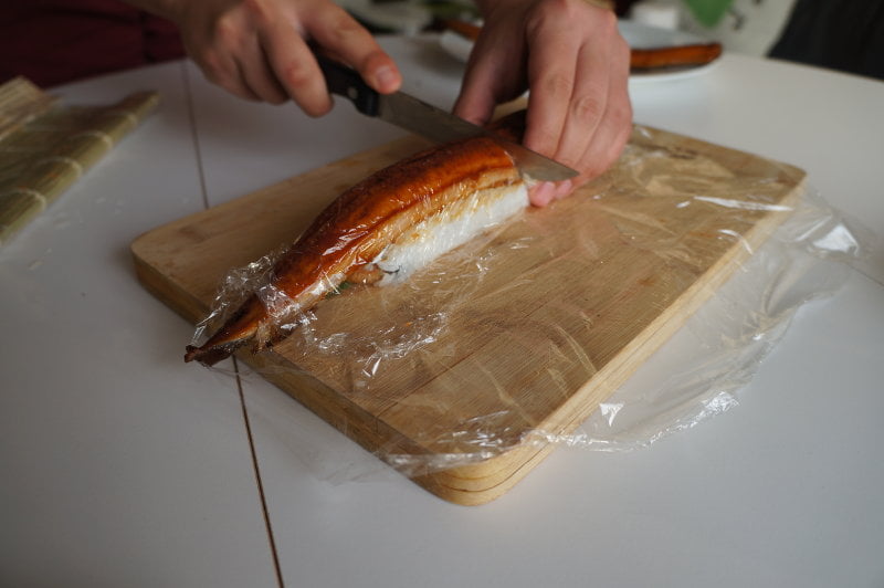 If you are having trouble cutting the roll without everything falling apart, try laying a piece of saran tape on the roll and cut through it. That should help holding things together.